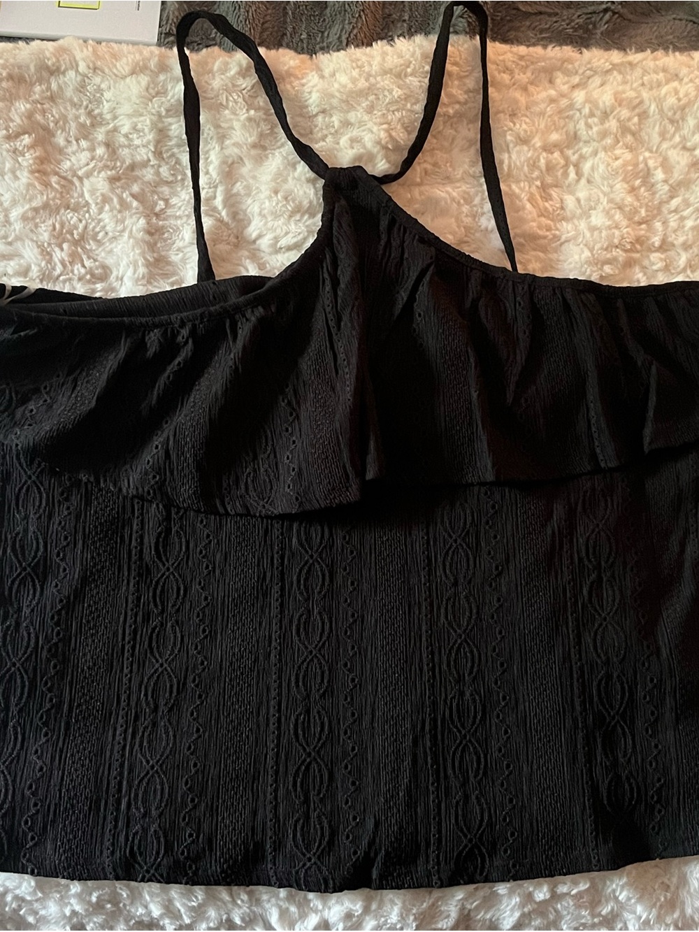 NEVER WORN Reitmans Black Textured Ruffled Camisole
